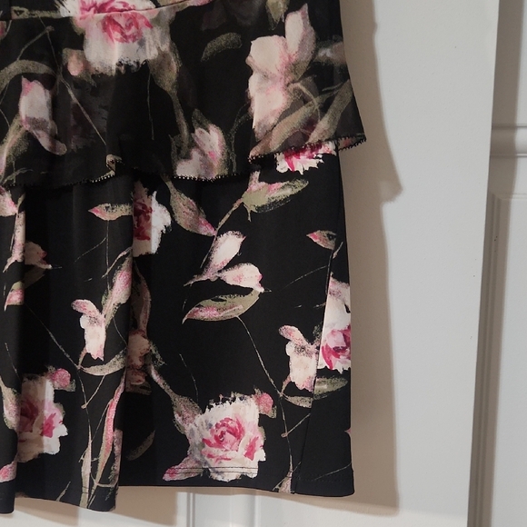 White House Black Market Black and Pink Floral Top - Picture 7 of 8